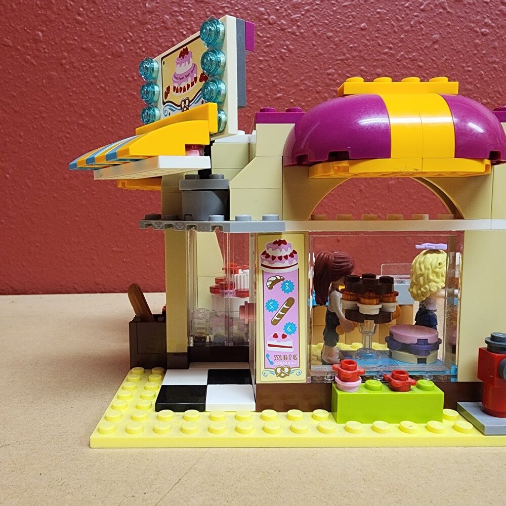 LEGO FRIENDS: Downtown Bakery (41006) with Manual - Picture 4 of 11